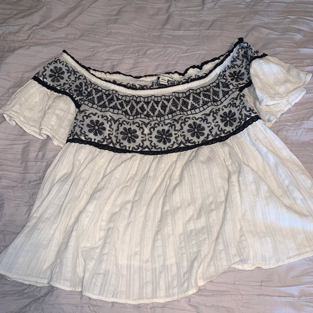 AE embroidered Off-shoulder Top